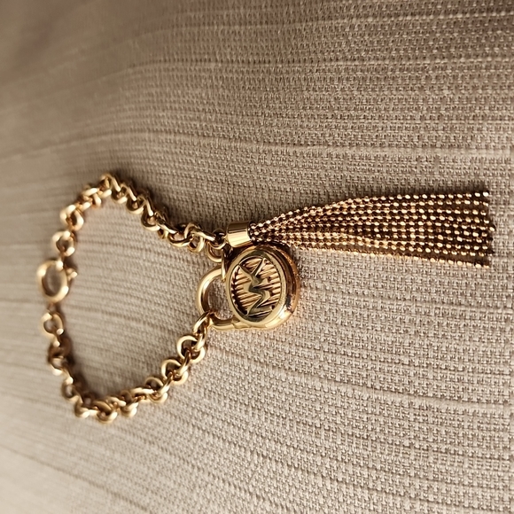 Michael Kors Rose Gold-Tone Steel Padlock Chain Bracelet, Pre-Owned - Picture 2 of 8